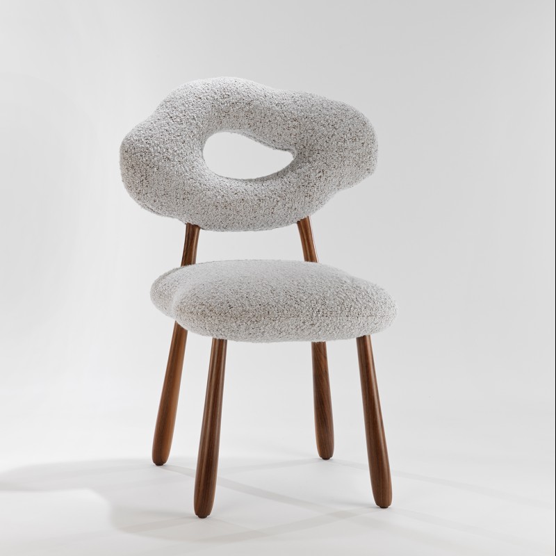 <a href="https://www.galeriegosserez.com/artistes/donnersberg-emma.html">Emma Donnersberg</a> - Cloud chair Stratus - Noyer/Ella